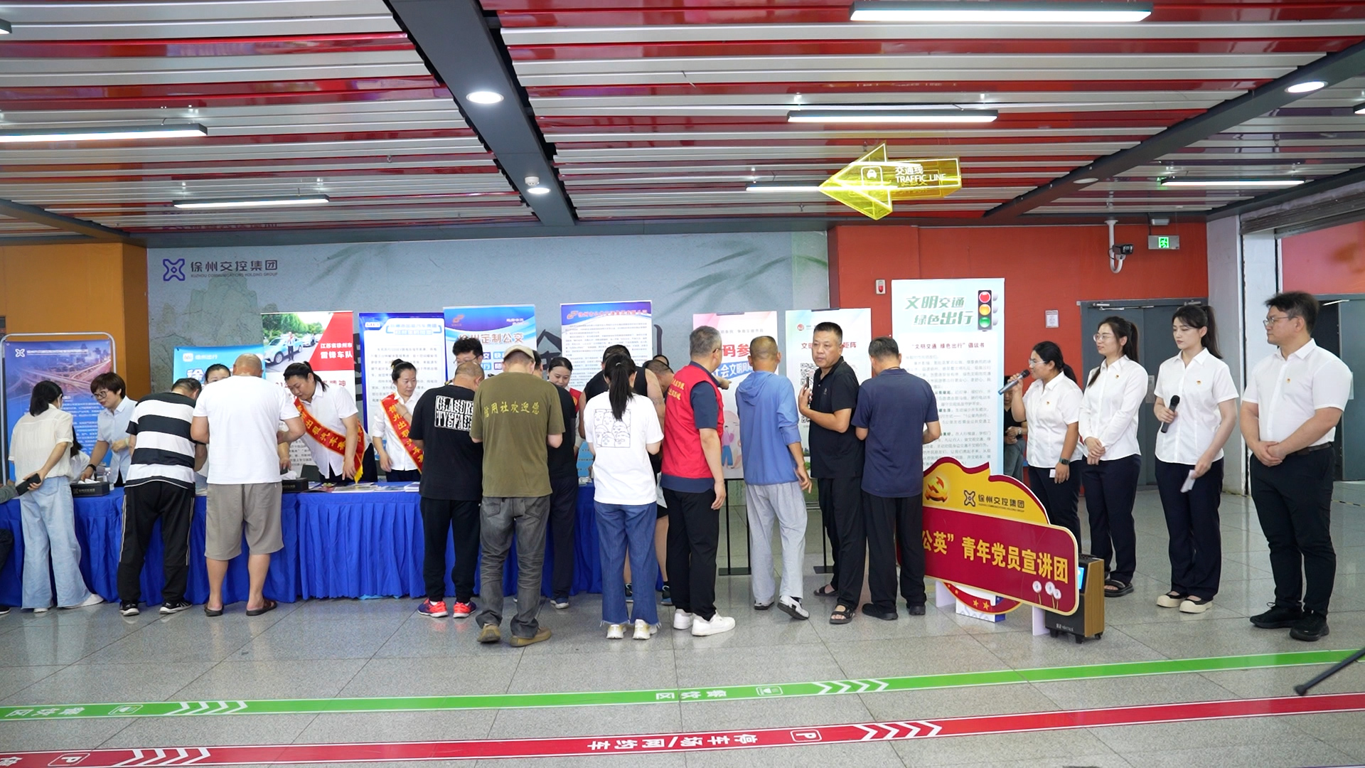 巅峰国际官网集团与市文明办联合开展“文明交通 绿色出行”主题运动