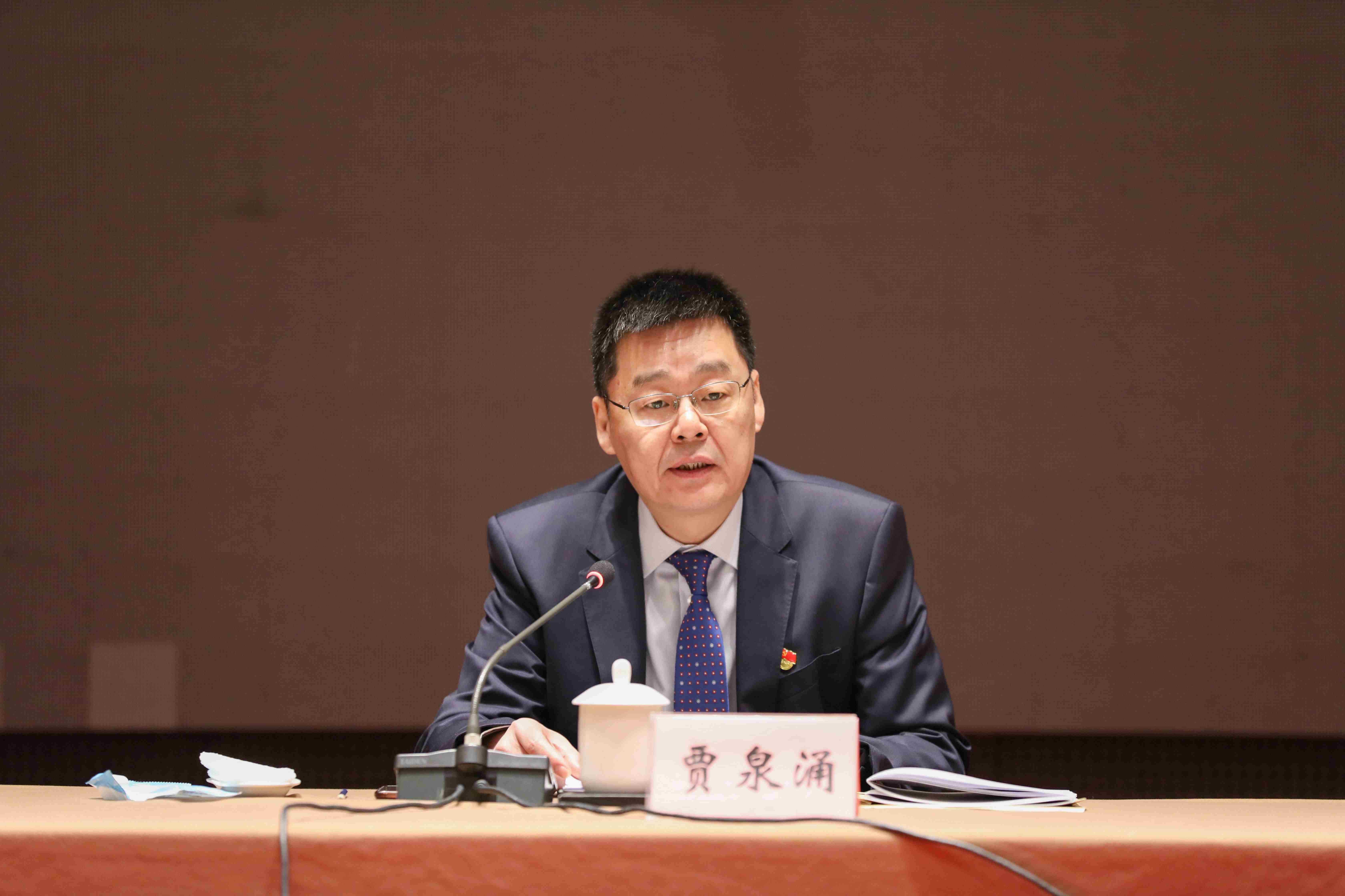 市交通控股集团召开2021年度事情聚会——贾泉涌书记讲话 吴昊总司理作事情报告